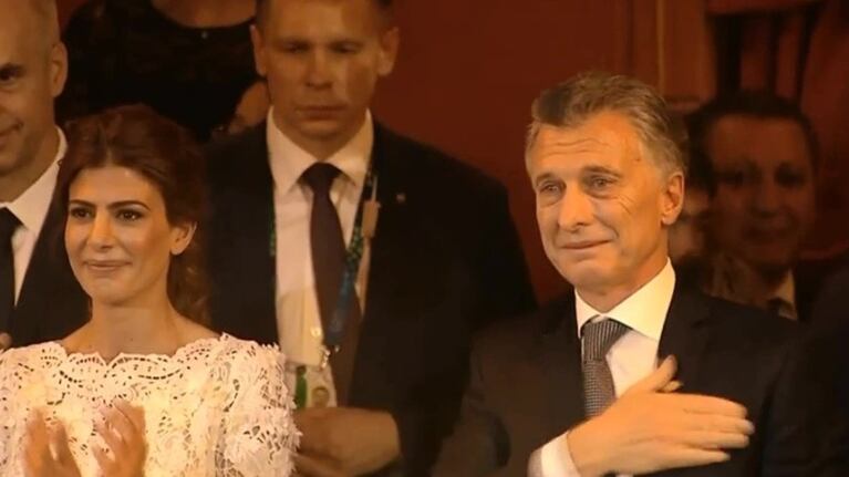 Macri lloró en el final de la gala en el Teatro Colón.