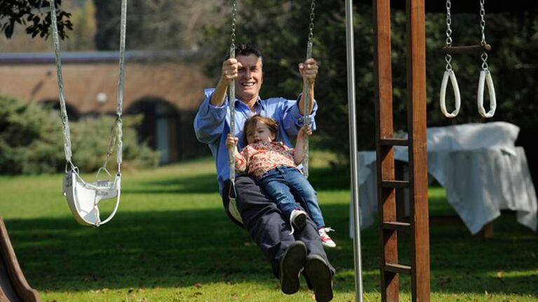 Macri se lesionó jugando con Antonia y estará inactivo unos días.