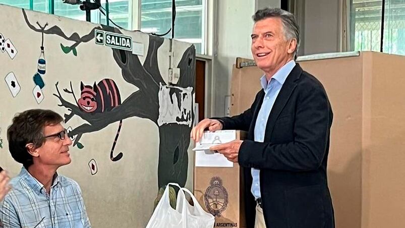 Macri votó y se refirió al balotaje. 