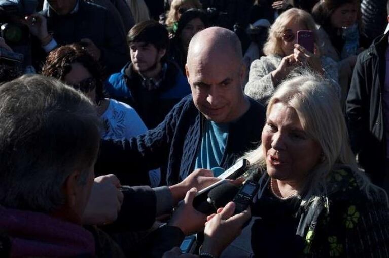 Macri y Carrió encabezaron un nuevo timbreo nacional