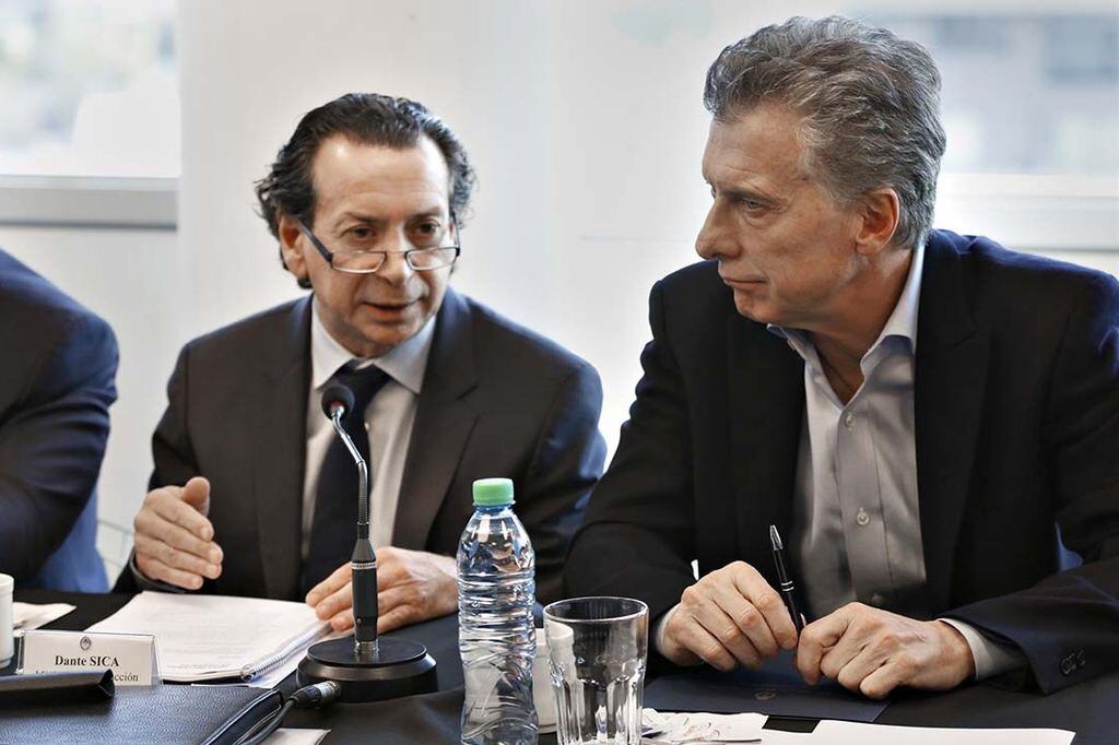 Macri y Dante Sica intentan calmar la tensión con los gremios con el bono.