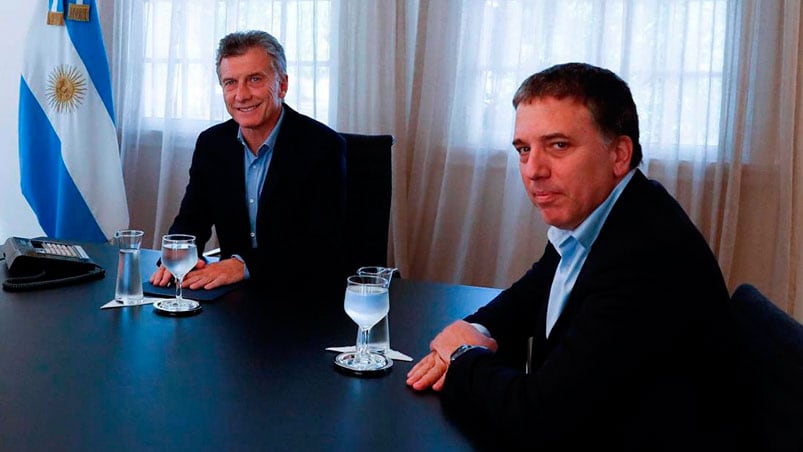 Macri y Dujovne quieren ahorrar 20 mil millones de pesos.