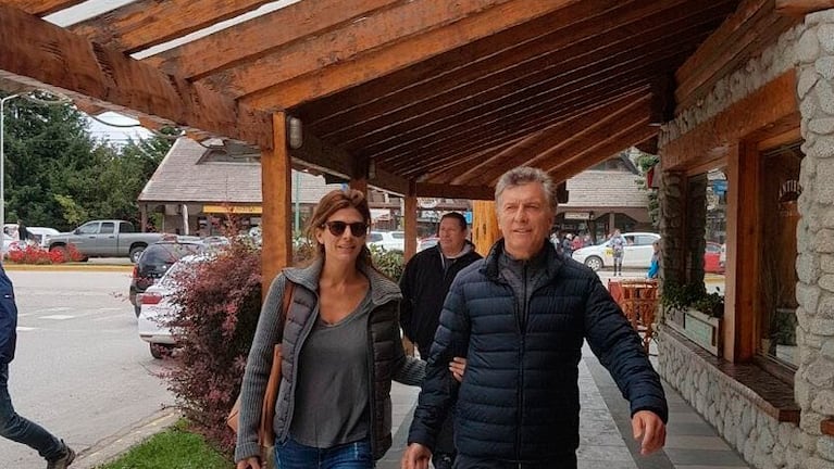 Macri y Juliana de compras por el centro de Villa La Angostura.