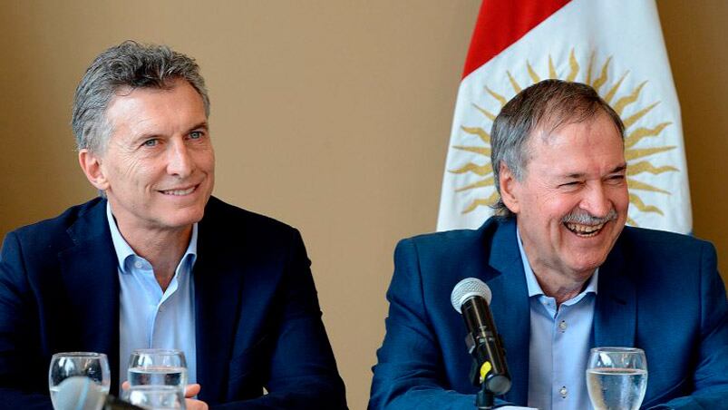 Macri y Schiaretti, juntos y sonrientes. 