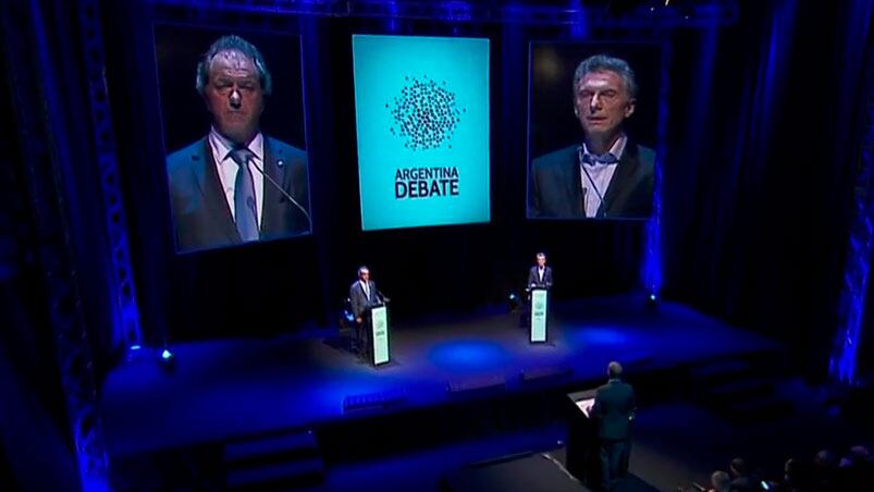 Macri y Scioli, cara a cara en el debate.