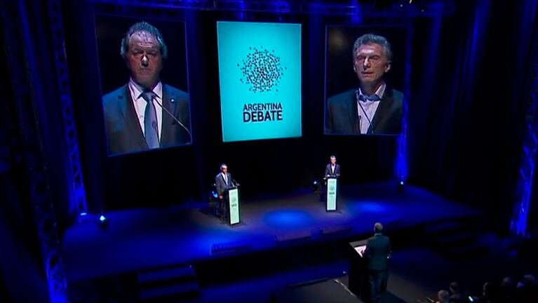 Macri y Scioli, cara a cara en el debate.