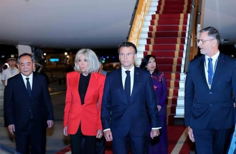 Macron reconoció que su esposa le pegó pero dio una explicación poco creíble: “Estábamos bromeando”