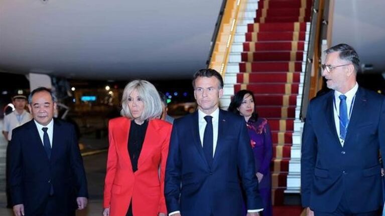 Macron reconoció que su esposa le pegó pero dio una explicación poco creíble: “Estábamos bromeando”