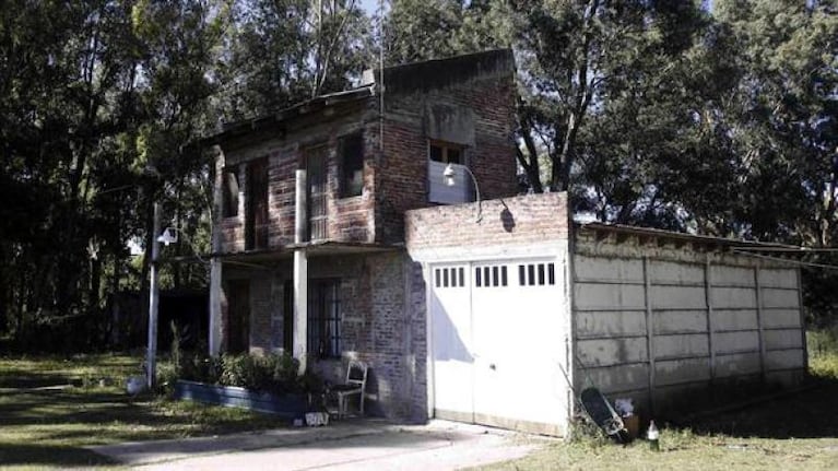 Madre e hija estaban enterradas en el patio de una casa