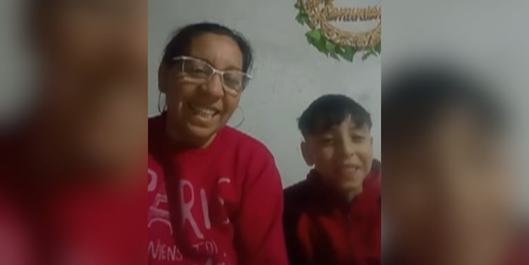 Madre e hijo cordobeses cursan 6° grado y estudian juntos.