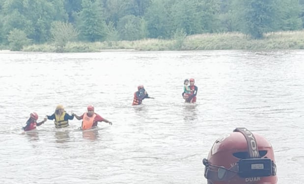 Madre e hijo quedaron atrapados por la crecida en el río de Nono y Duar los rescató