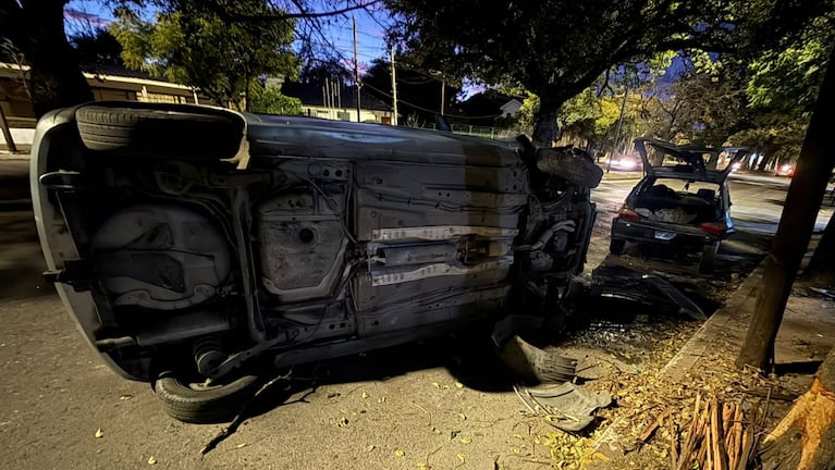 Madrugada de feriado accidentada: un choque y un vuelco a la salida de boliches de Córdoba