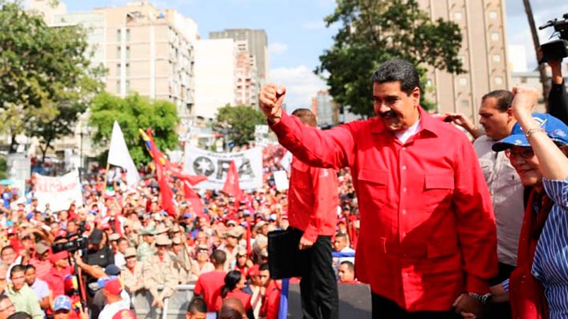 Maduro encabezó un acto partidario tras el revés del Parlamento.