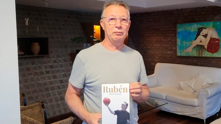 Magnano presentó su biografía. Foto: Agustín Burgi/El Doce.