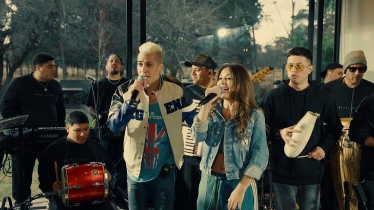 Magui Olave estrenó una nueva versión de "Desquite" junto a Monada.