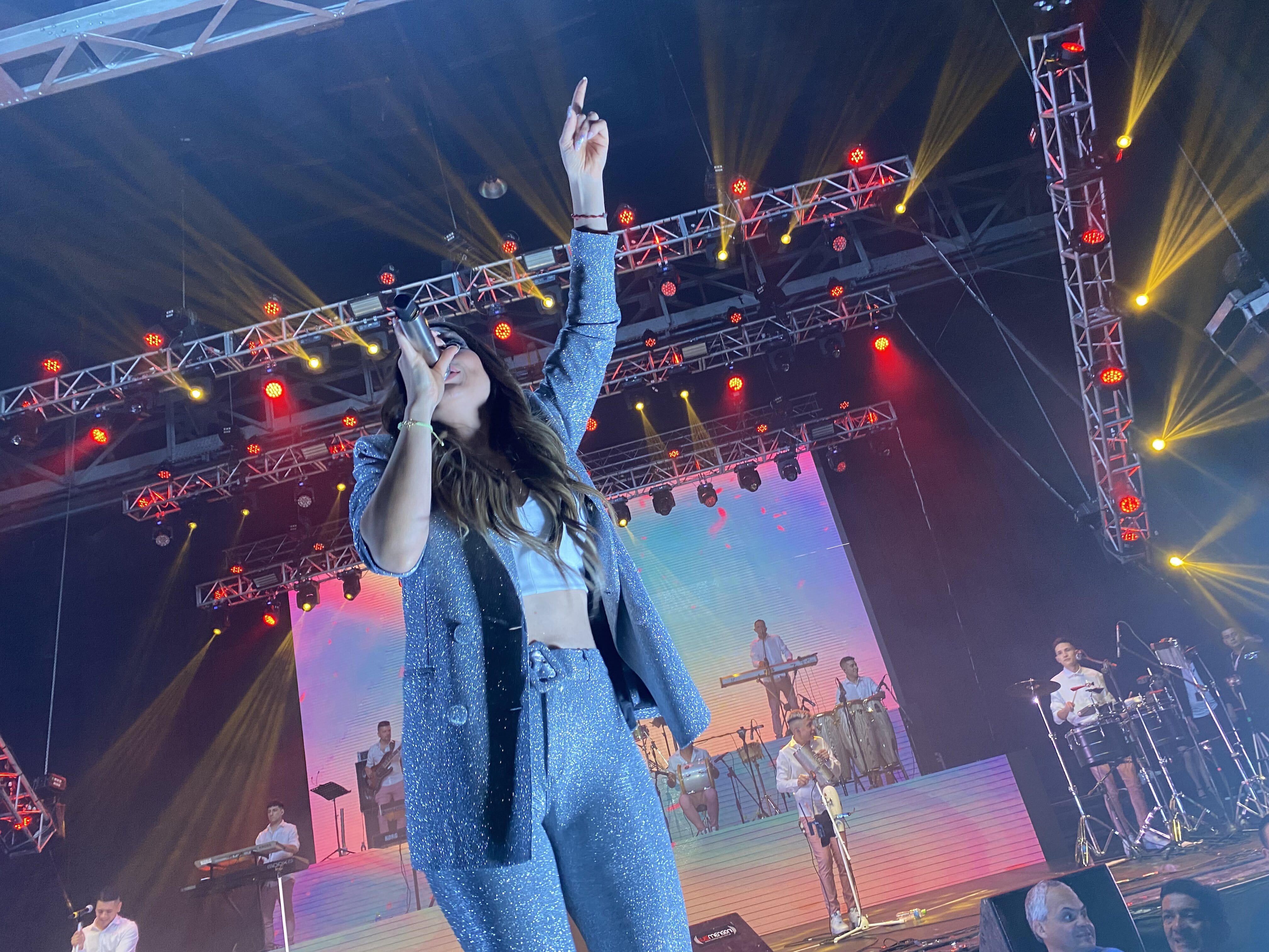 Magui Olave festejó junto a su gente. 