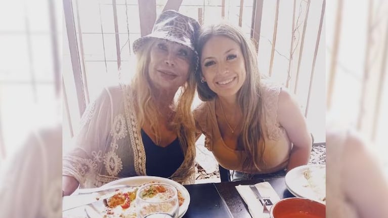 Magui Olave junto a su tía Betty.