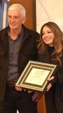 Magui Olave recibió un reconocimiento de la Legislatura por sus 10 años de trayectoria