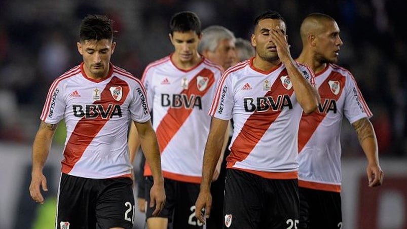 Maidana encabeza el lamento de los jugadores de River.