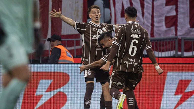 Mainero, héroe en Platense campeón.