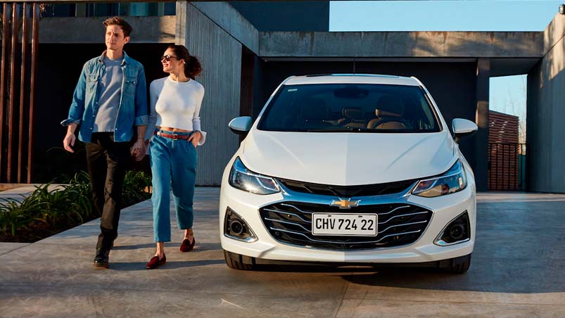 Maipú Chevrolet renovó su stock de Cruze, tanto en su versión 4 puertas como 5 puertas.