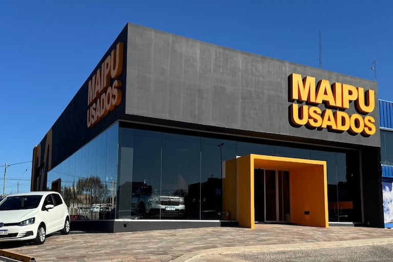 Maipú inaugura su primer salón phygital de autos usados en Córdoba