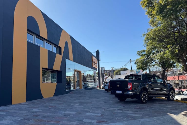 Maipú inaugura su primer salón phygital de autos usados en Córdoba