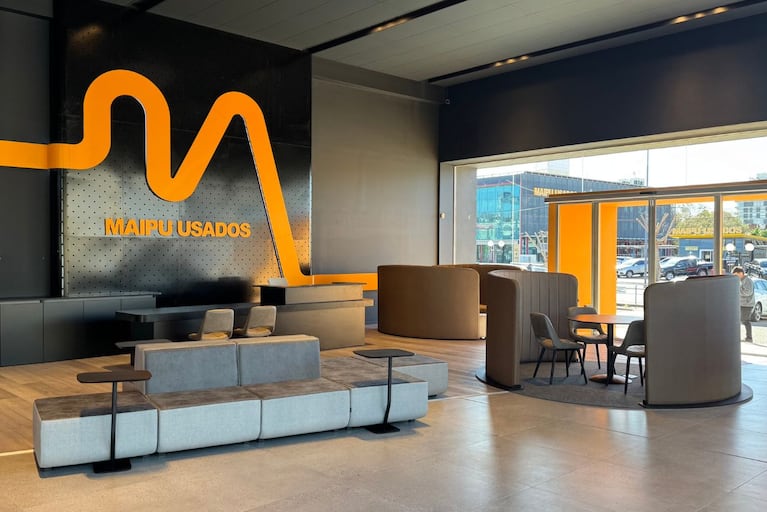 Maipú inaugura su primer salón phygital de autos usados en Córdoba