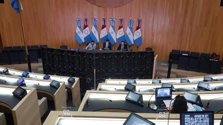 Malestar de los bloques opositores y los gremios por la reforma.
