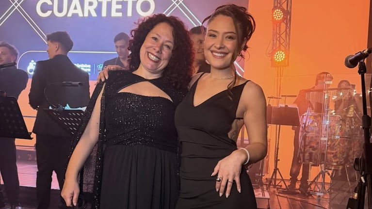 Mamá e hija compartieron escenario una vez más y brillaron cantando un tema de Sabroso.