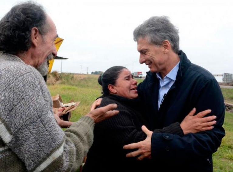 Mandó 100 pesos para ayudar al país y Macri lo visitó