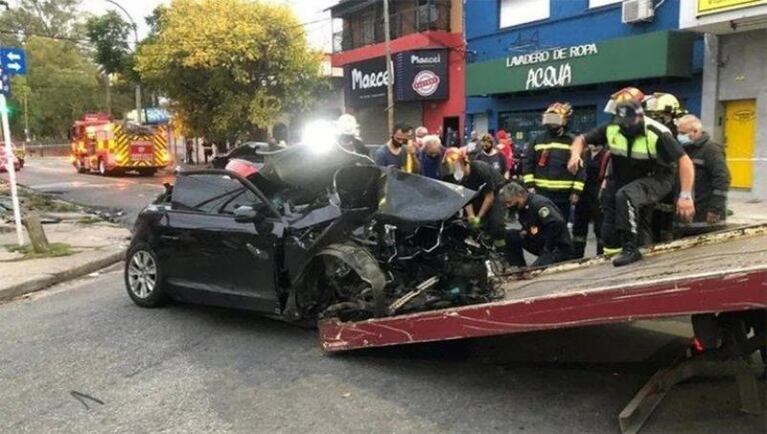 Manejaban tomando alcohol, se filmaron y chocaron: dos hermanas murieron