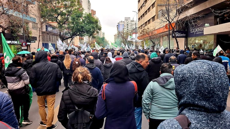 Manifestaciones afectan el tránsito en Córdoba capital este jueves.