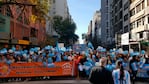 Manifestantes se movilizan por las calles de Córdoba para gritar "sí a la vida". 