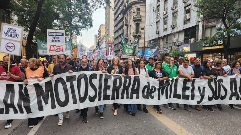 Manifestantes se movilizaron por el centro de la ciudad. Fotos: Francisco Arias / ElDoce.