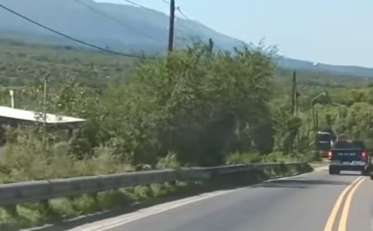 Maniobra imprudente en ruta turística de Córdoba: sobrepasó en doble línea y casi choca de frente