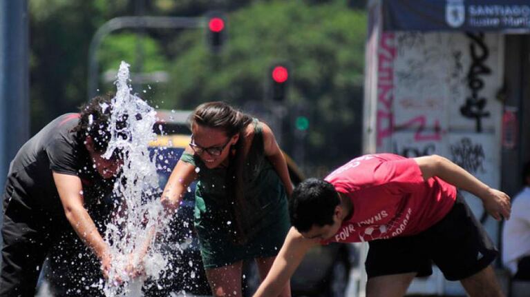 Mantenerse hidratado será clave en las próximas horas.