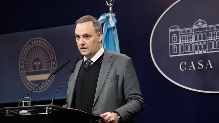 Manuel Adorni le respondió a Mauricio Macri.