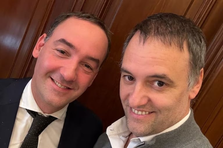 Manuel Adorni y su hermano.