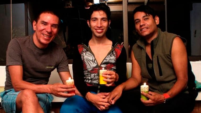 Manuel, Alejandro y Víctor son el segundo caso de tres hombres casados legalmente.