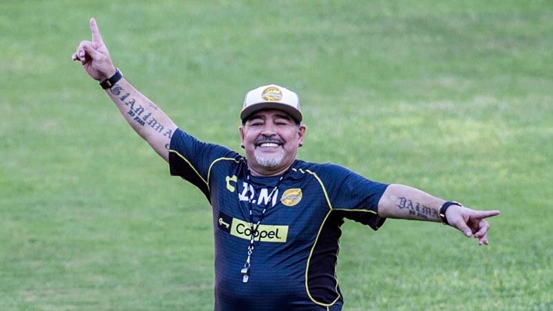 Maradona cerca de dirigir en el fútbol argentino.