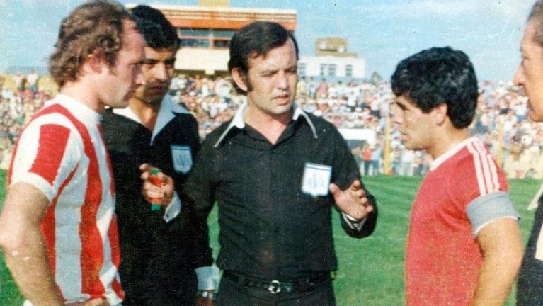 Maradona con la camiseta de clubes cordobeses