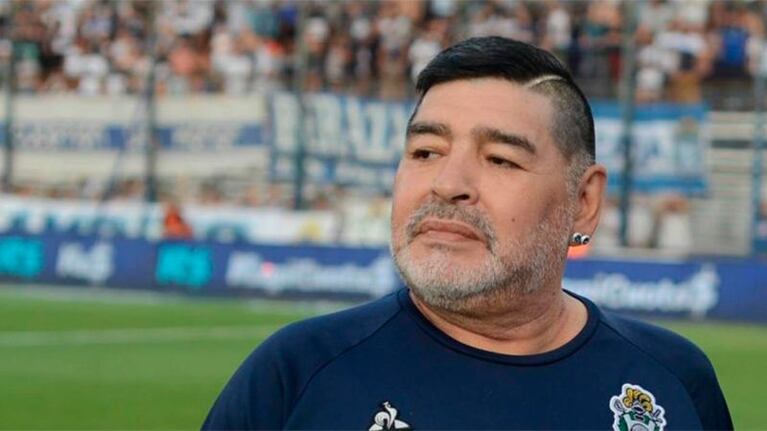 Maradona cumple una estricta cuarentena.