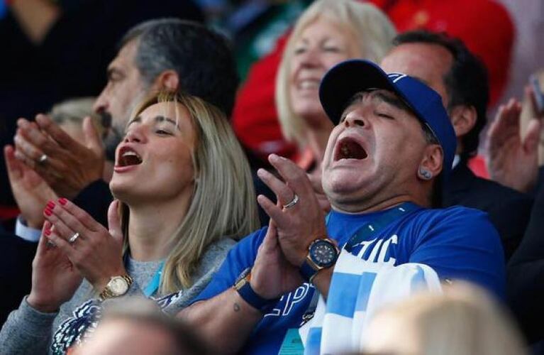 Maradona, en la cancha con Los Pumas