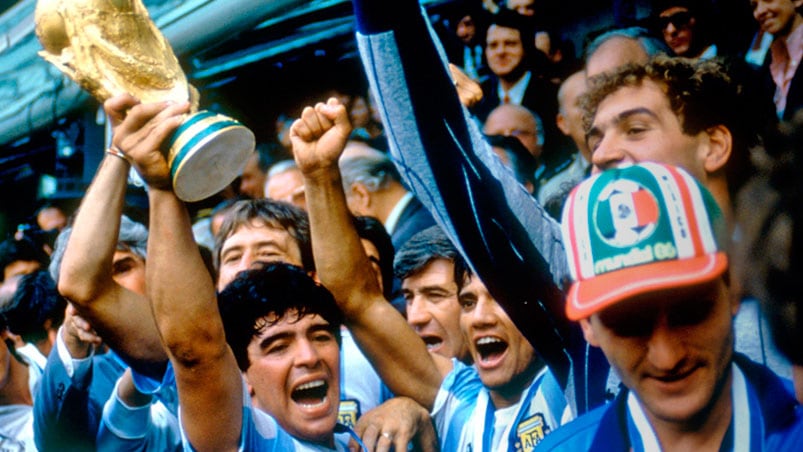 Maradona junto a Enrique, Islas y el fallecido José Luis Cucciufo.