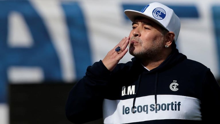 Maradona quiere seguir en Gimnasia porque se siente identificado con el club y sus hinchas