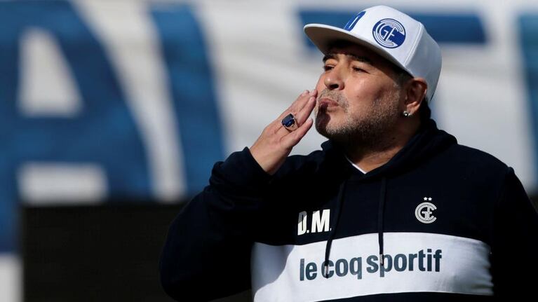 Maradona quiere seguir en Gimnasia porque se siente identificado con el club y sus hinchas