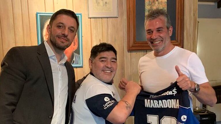 Maradona vuelve al fútbol argentino después de su paso por Mandiyú y Racing.