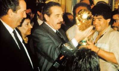 Maradona y Alfonsín.