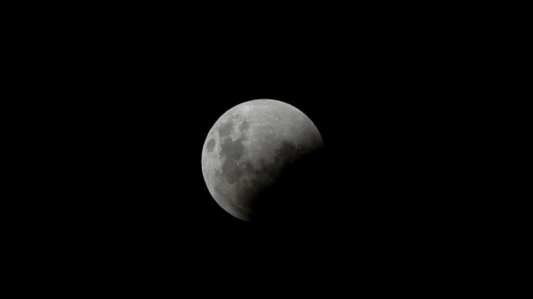 Maravilloso e imponente eclipse de luna llena. Fotos: Lucio Casalla/ElDoce.
